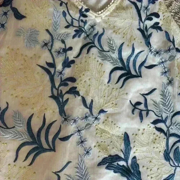 Anthropologie Tiny Flutter-Sleeve Embroidered Top Blue Floral Cream V Neck XS - Picture 5 of 8